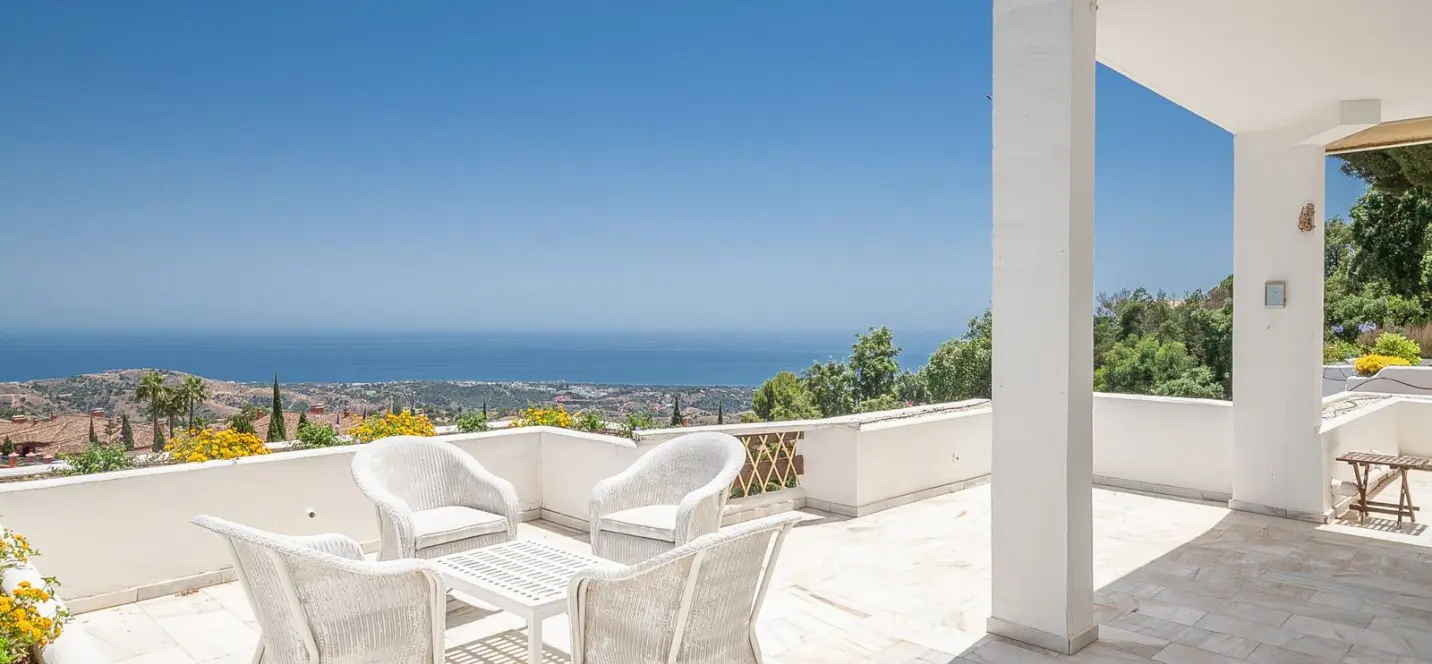 Sale of middle floor apartment in La Mairena 2