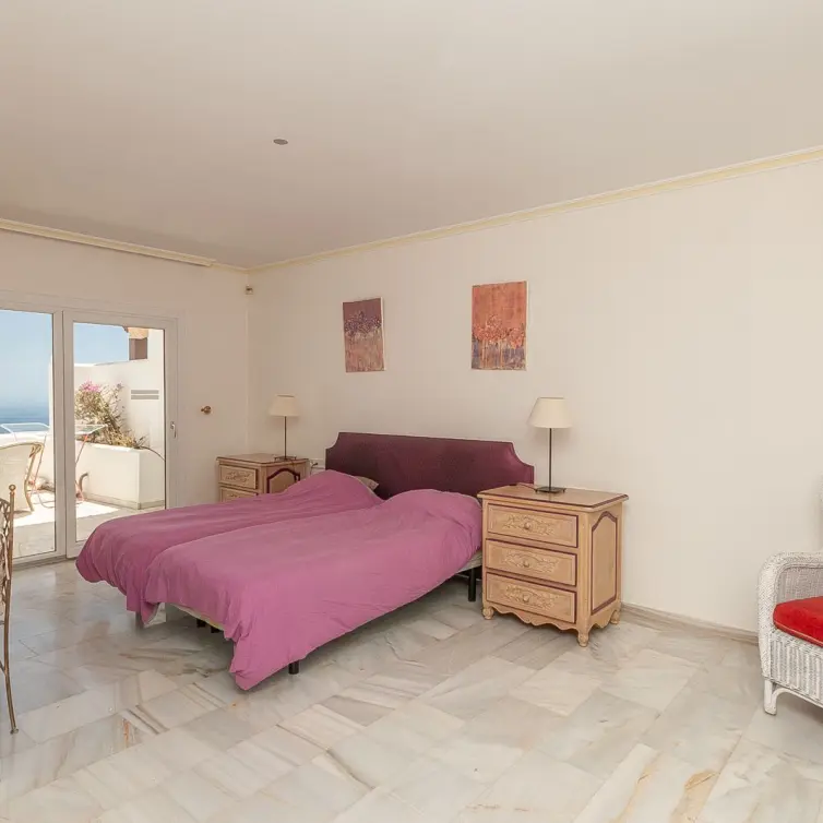 Sale of middle floor apartment in La Mairena