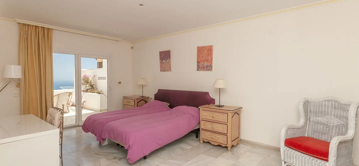 Sale of middle floor apartment in La Mairena 4