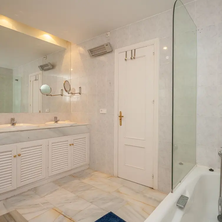 Sale of middle floor apartment in La Mairena