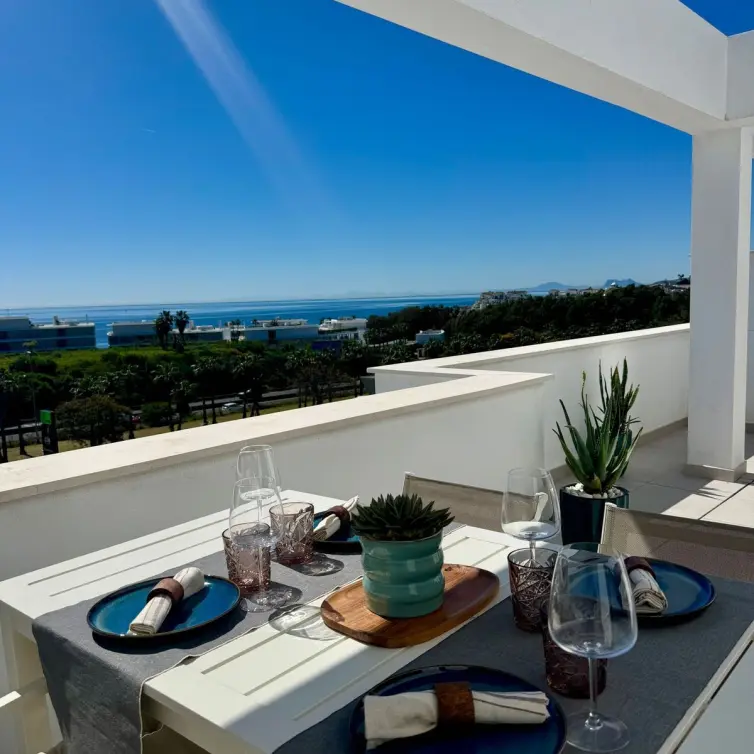 Sale of penthouse in Estepona