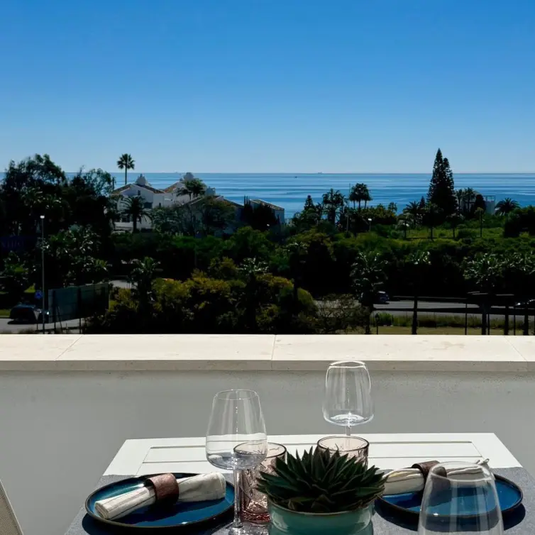 Sale of penthouse in Estepona