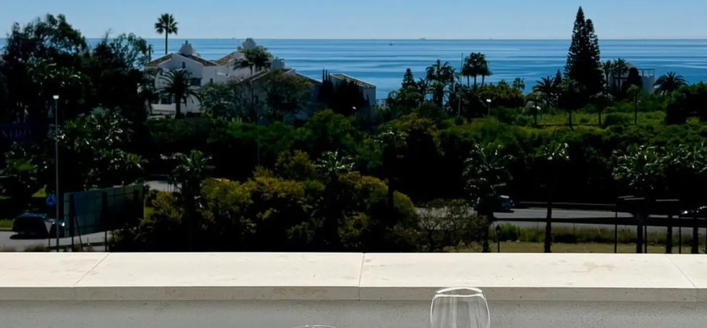 Sale of penthouse in Estepona 1