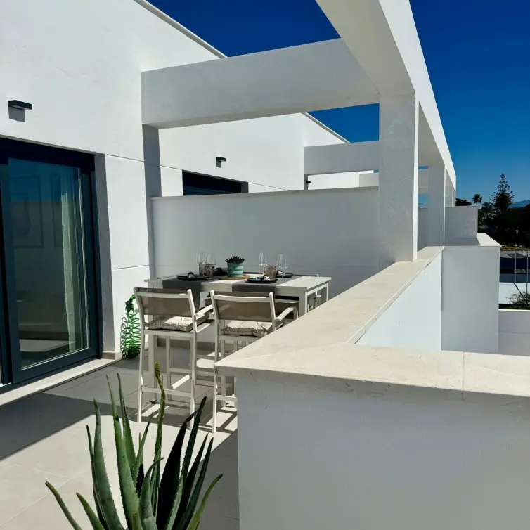 Sale of penthouse in Estepona