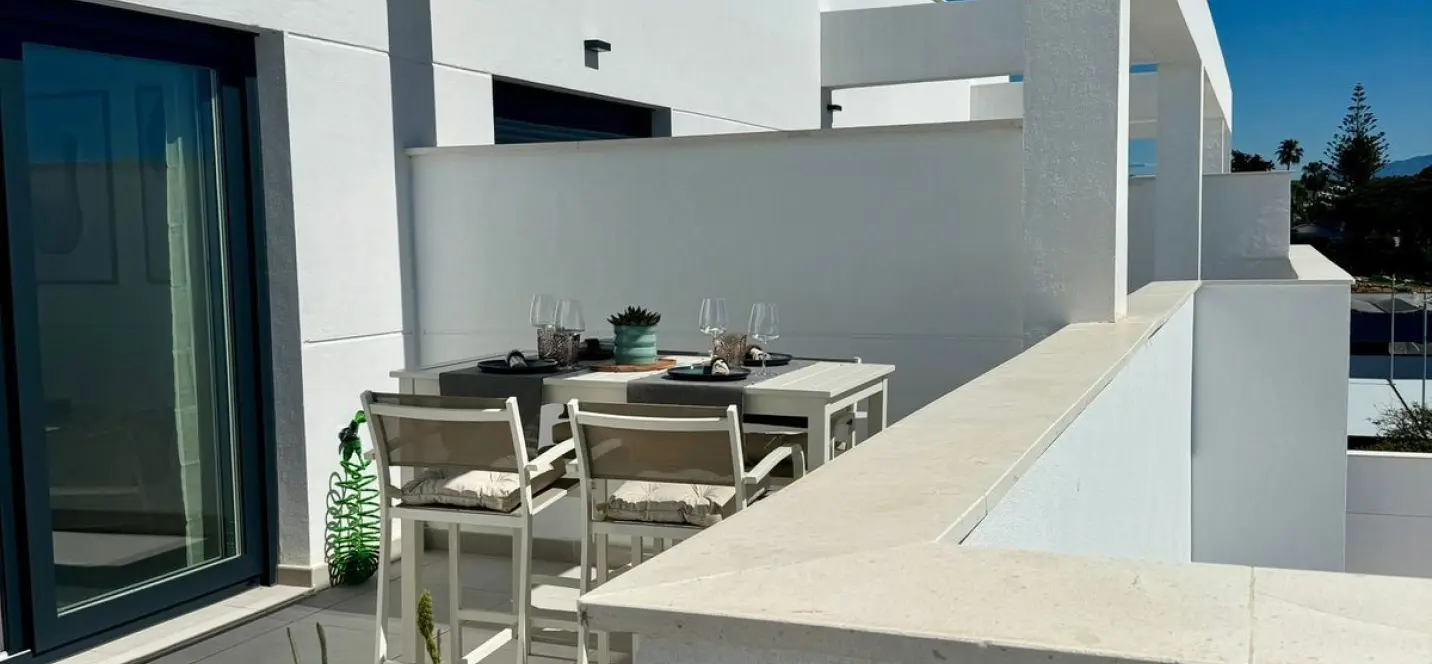 Sale of penthouse in Estepona 4