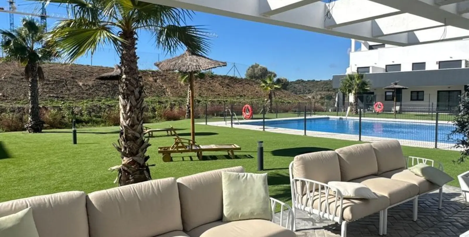 Sale of penthouse in Estepona 44