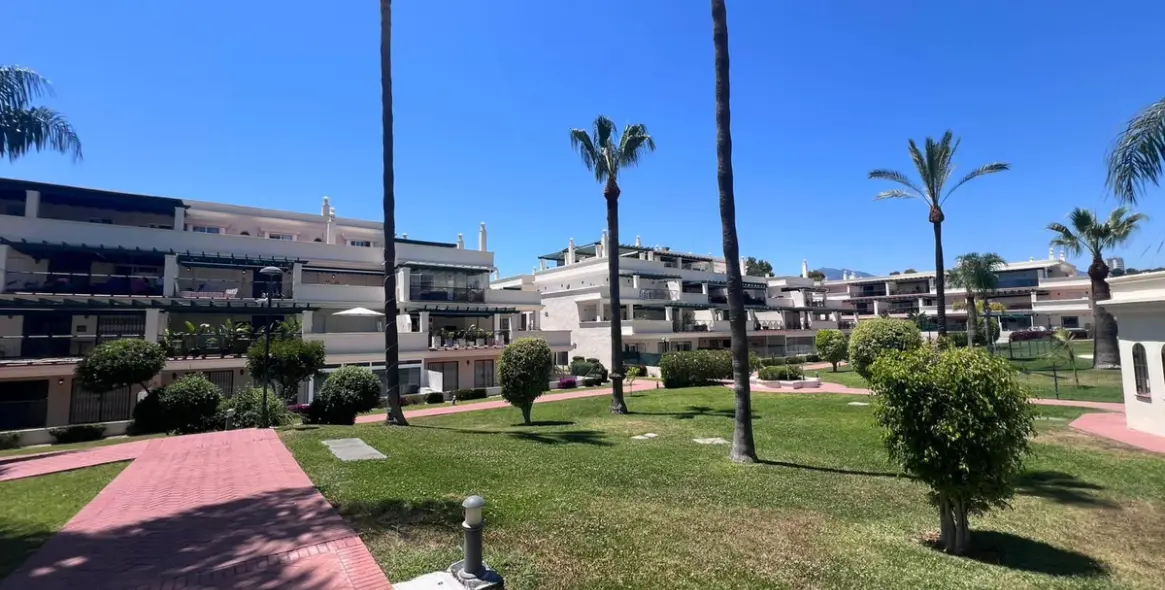 Sale of ground floor apartment in Puerto Banús 3