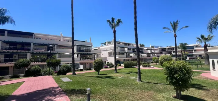 Sale of ground floor apartment in Puerto Banús 2