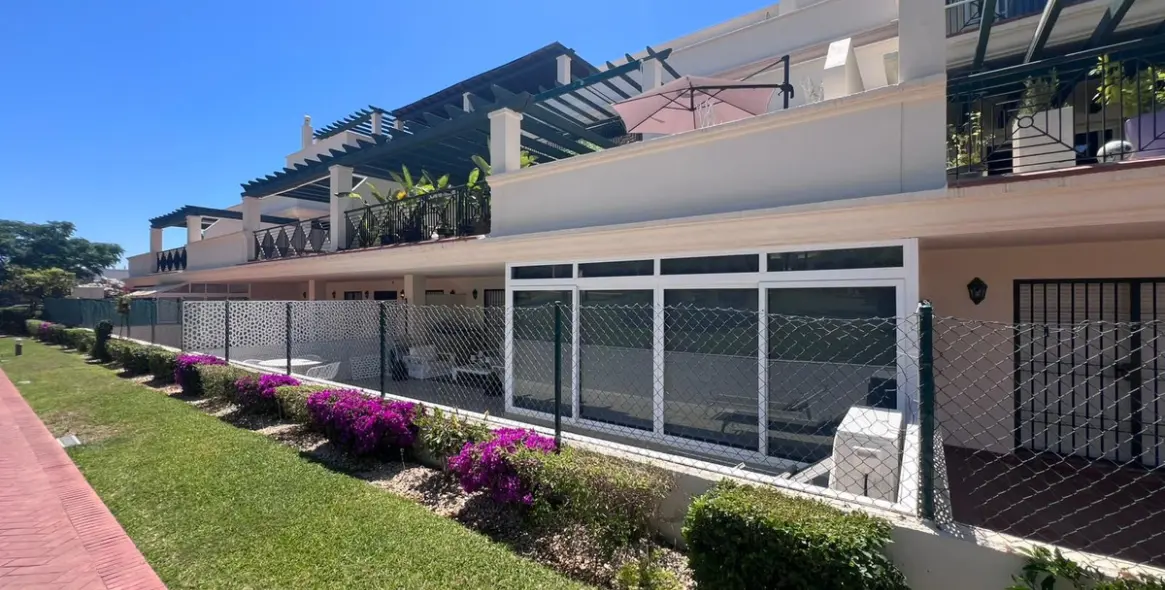 Sale of ground floor apartment in Puerto Banús 4