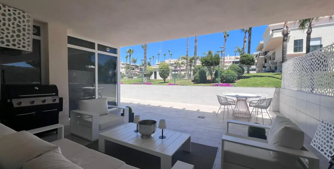 Sale of ground floor apartment in Puerto Banús 6