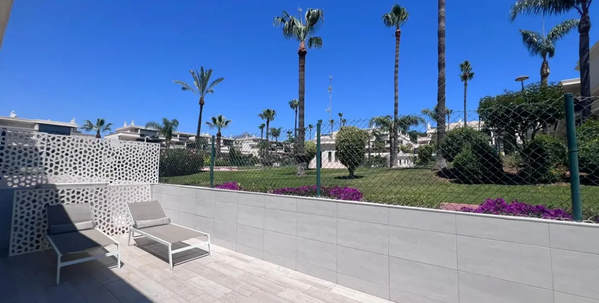 Sale of ground floor apartment in Puerto Banús 8