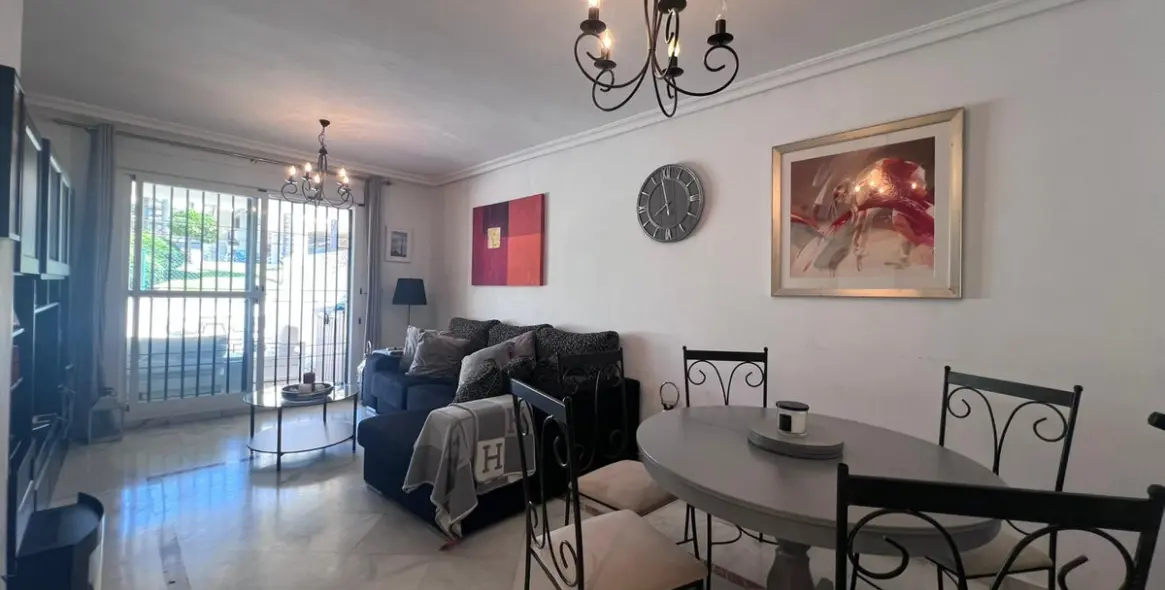 Sale of ground floor apartment in Puerto Banús 10