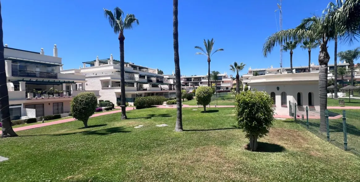 Sale of ground floor apartment in Puerto Banús 13