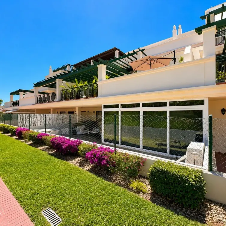 Продажа апартаментов на первом этаже в Puerto Banús