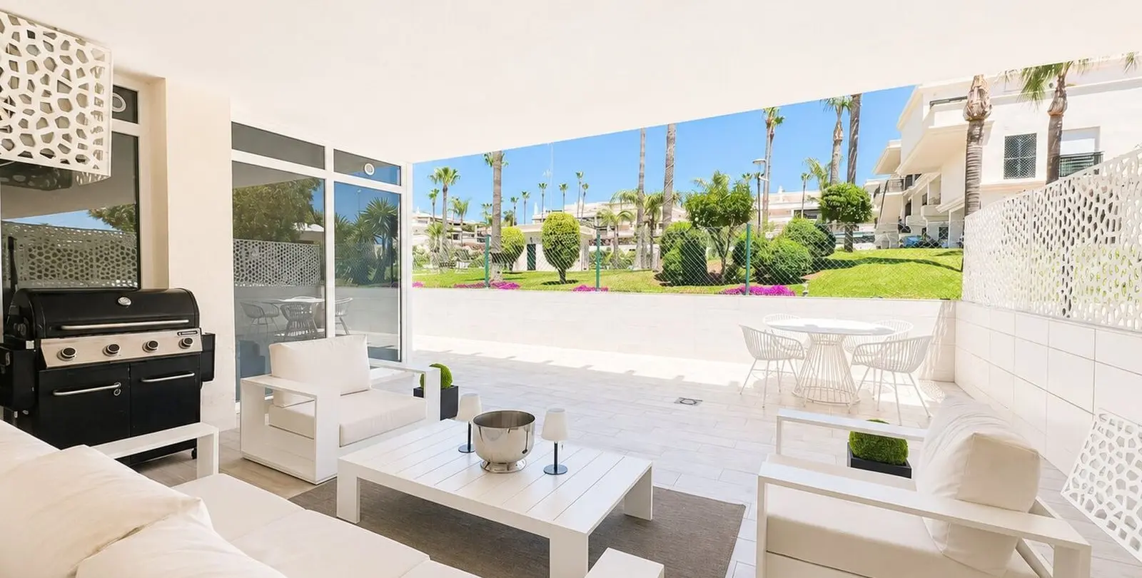 Venta de apartamento en planta baja en Puerto Banús 4