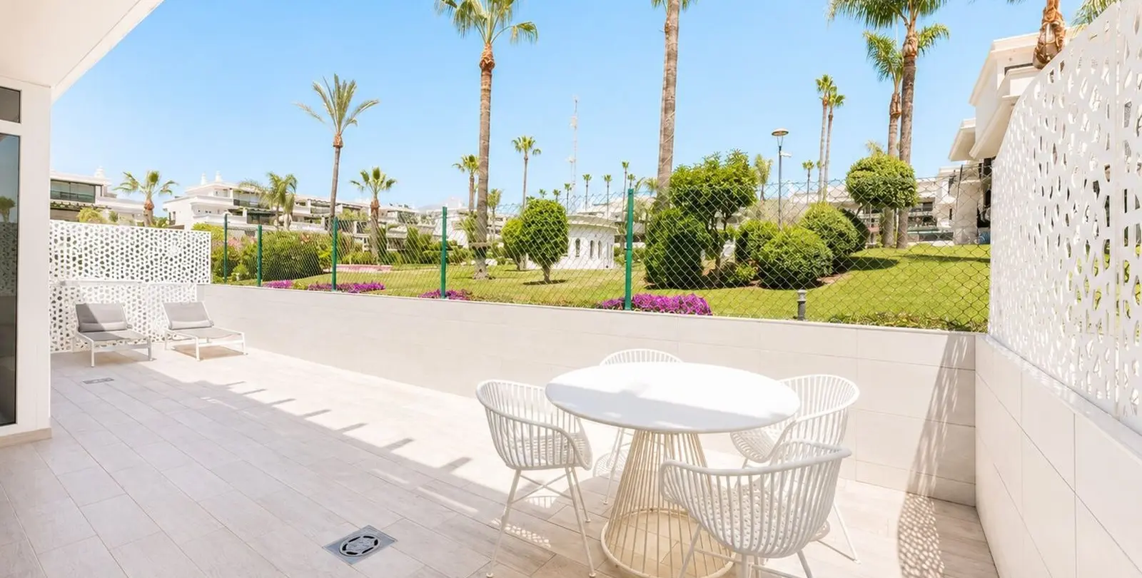 Venta de apartamento en planta baja en Puerto Banús 5