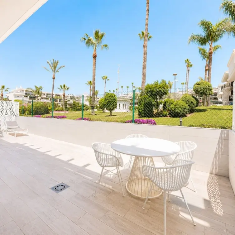 Продажа апартаментов на первом этаже в Puerto Banús