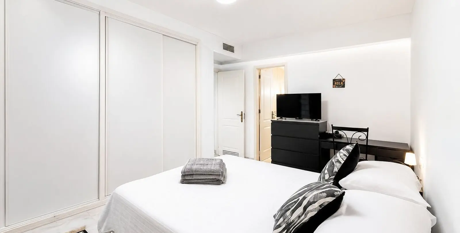 Venta de apartamento en planta baja en Puerto Banús 12