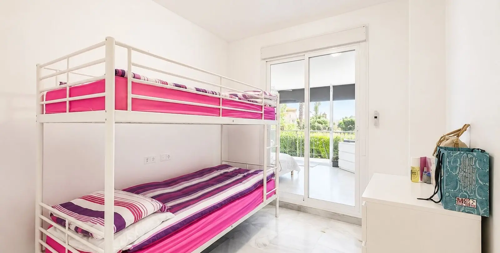 Venta de apartamento en planta baja en Puerto Banús 15