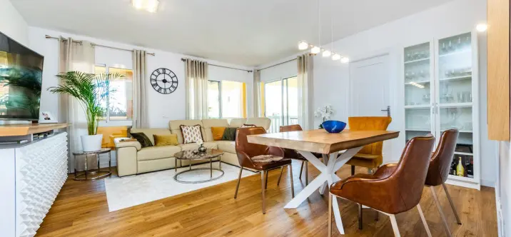 Sale of middle floor apartment in Fuengirola 1
