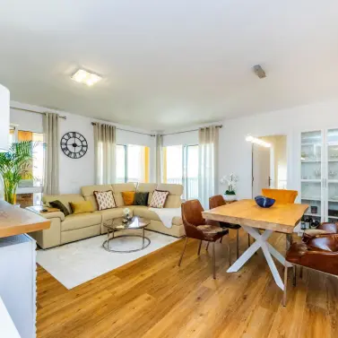 Sale of middle floor apartment in Fuengirola