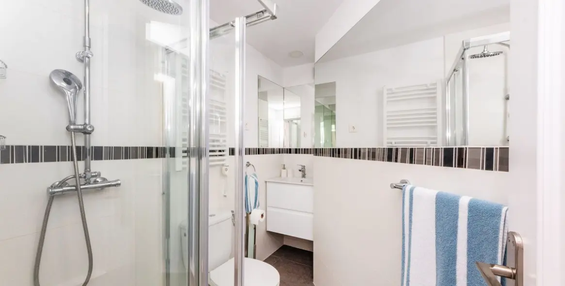 Sale of middle floor apartment in Fuengirola 21