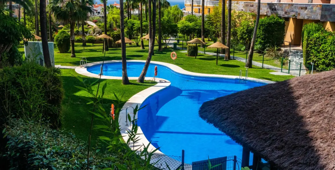 Sale of middle floor apartment in Fuengirola 30