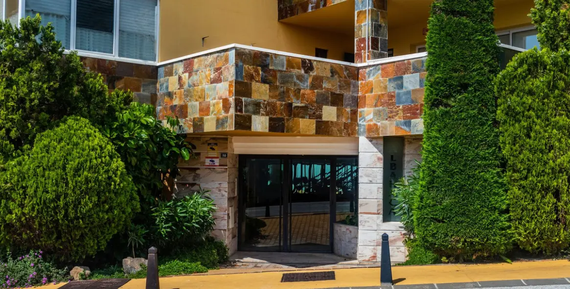 Sale of middle floor apartment in Fuengirola 39