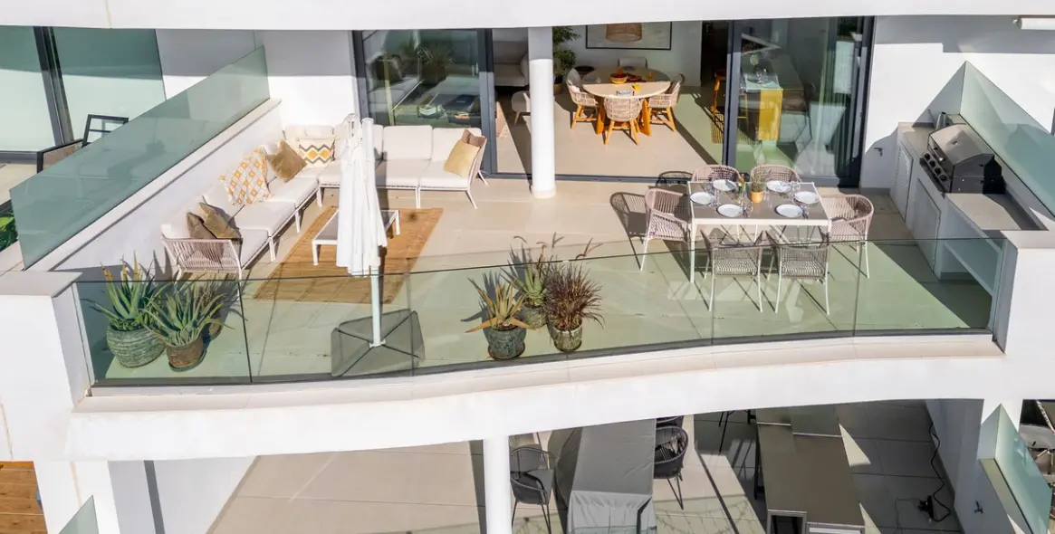 Sale of middle floor apartment in Fuengirola 43
