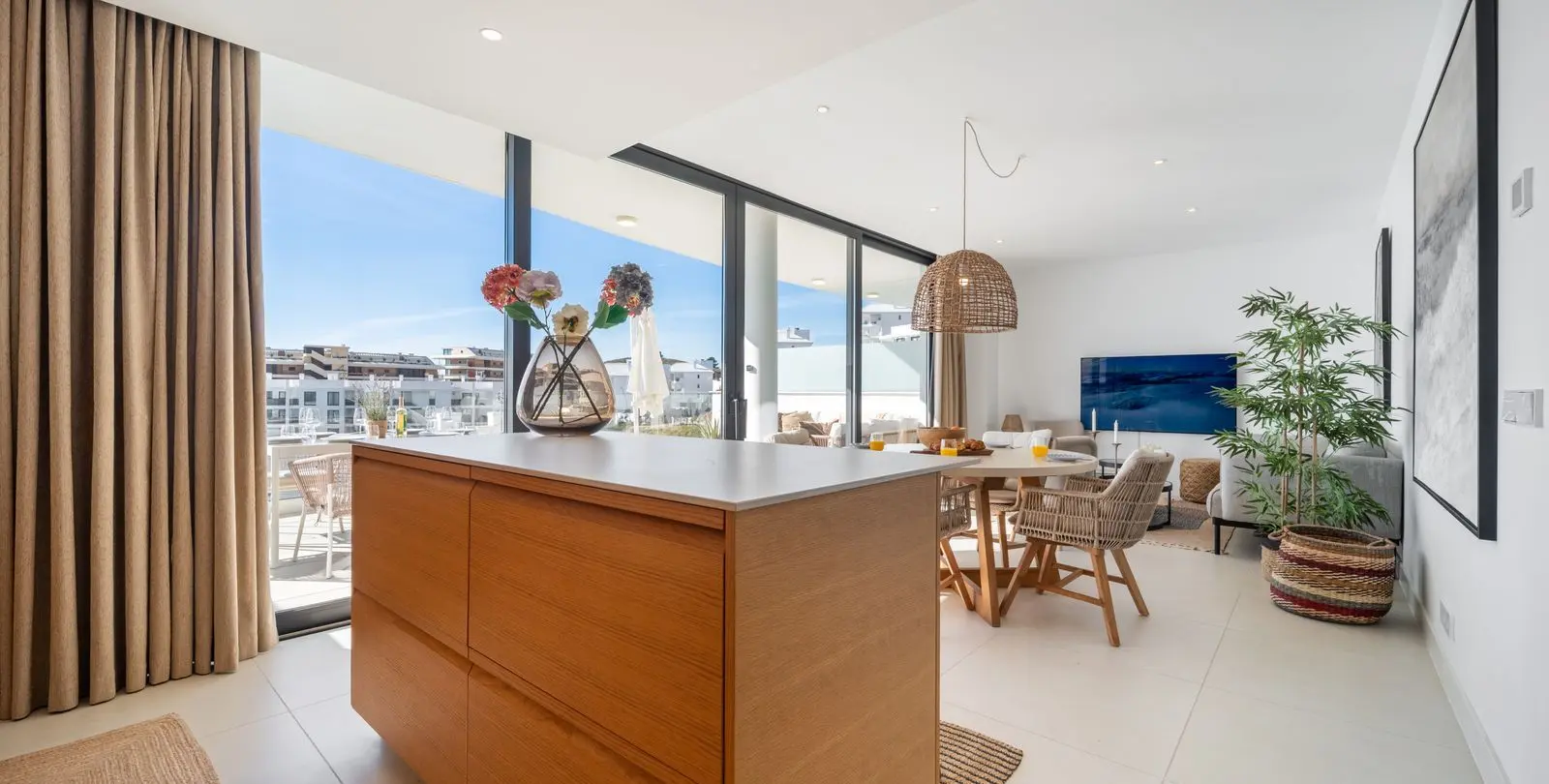 Sale of middle floor apartment in Fuengirola 10