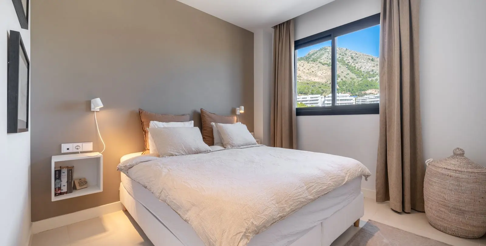 Sale of middle floor apartment in Fuengirola 17