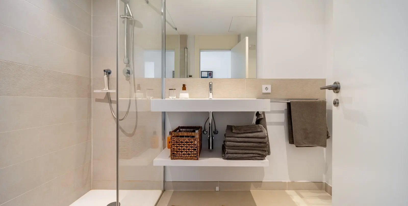 Sale of middle floor apartment in Fuengirola 24