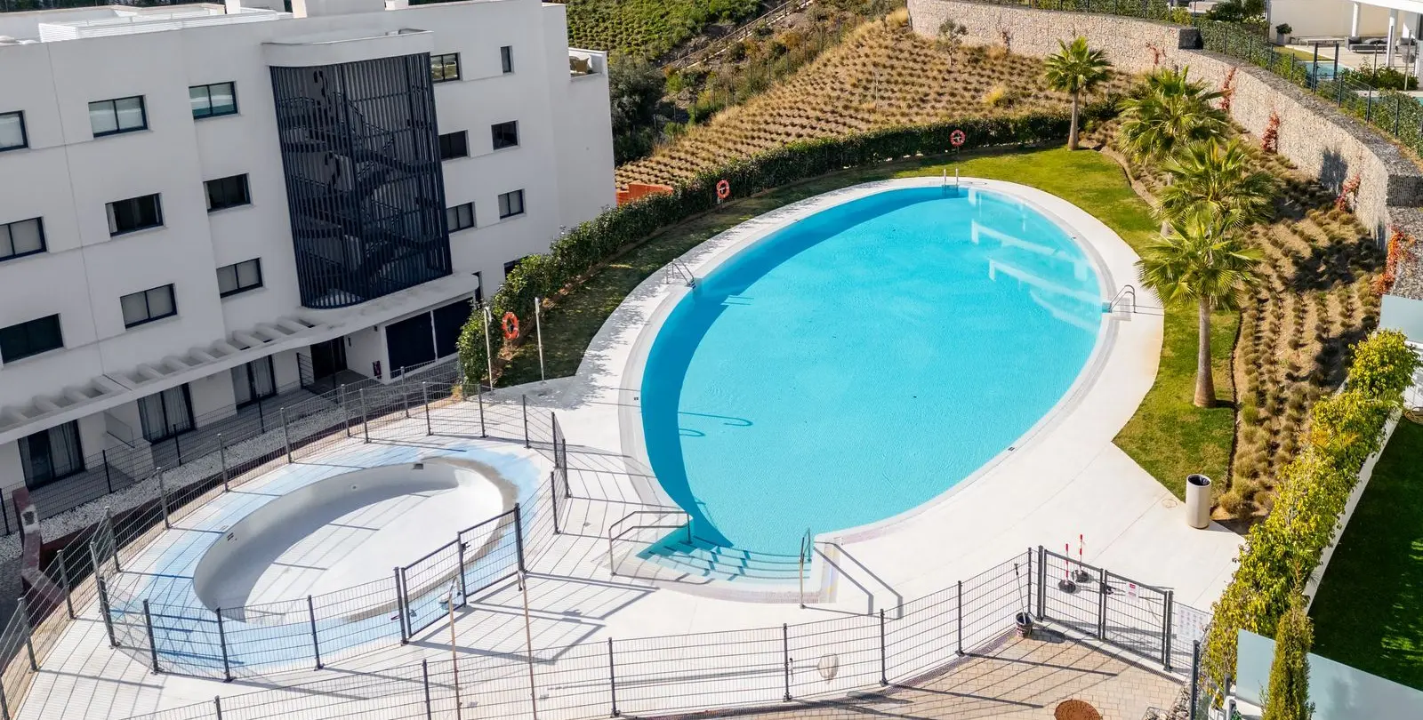 Sale of middle floor apartment in Fuengirola 28