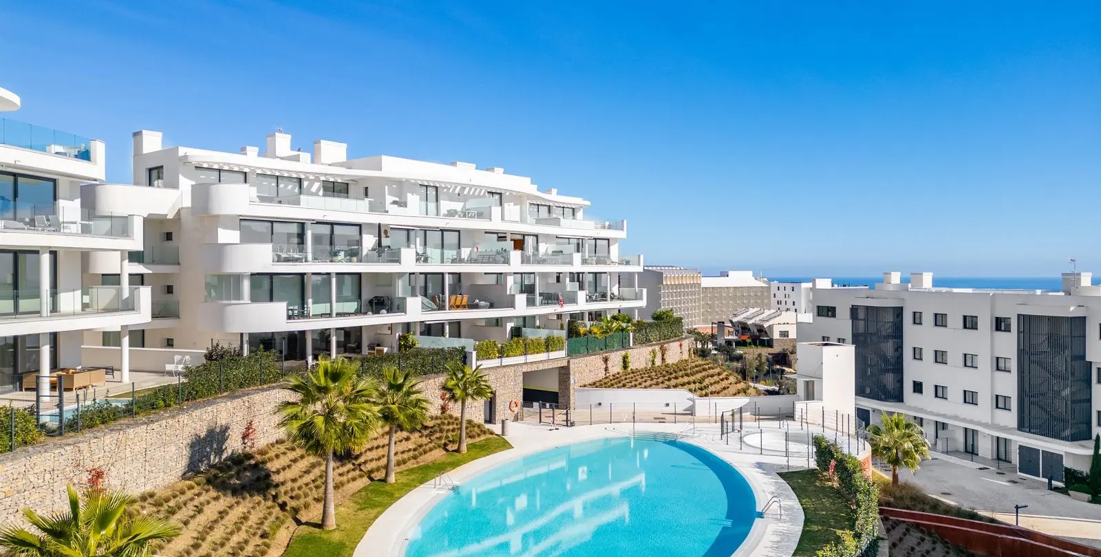 Sale of middle floor apartment in Fuengirola 29
