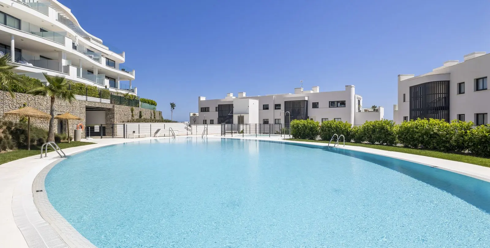 Sale of middle floor apartment in Fuengirola 31