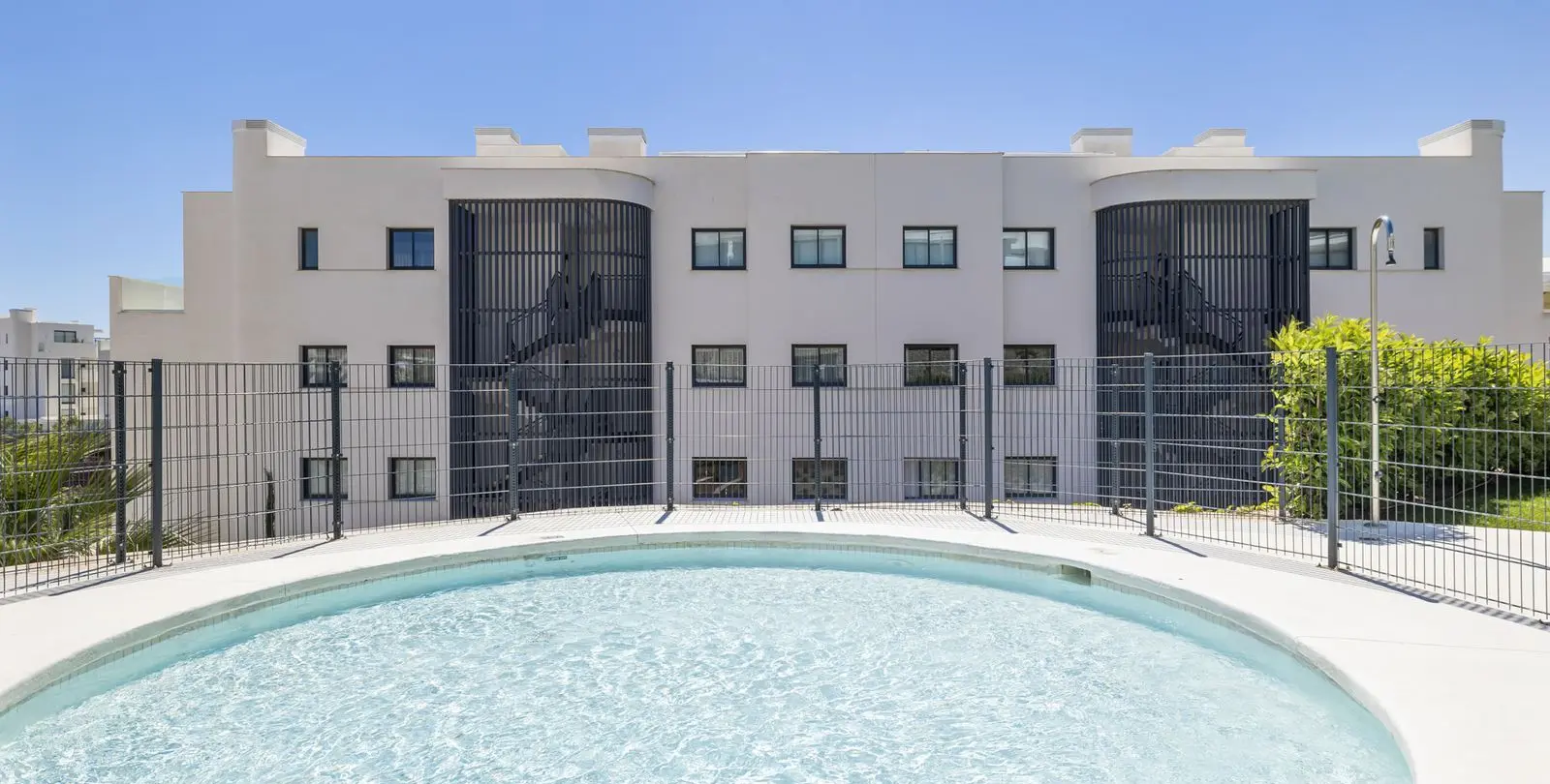 Sale of middle floor apartment in Fuengirola 33