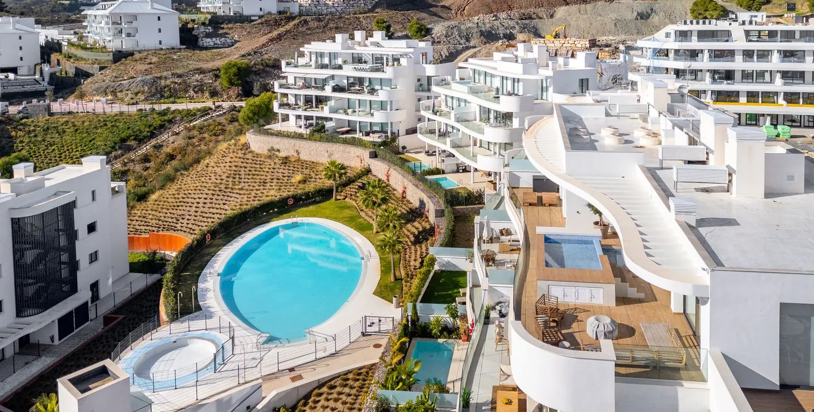 Sale of middle floor apartment in Fuengirola 35