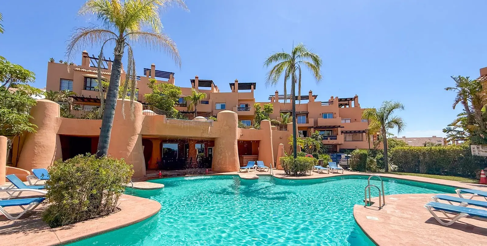 Sale of townhouse in Riviera del Sol 1