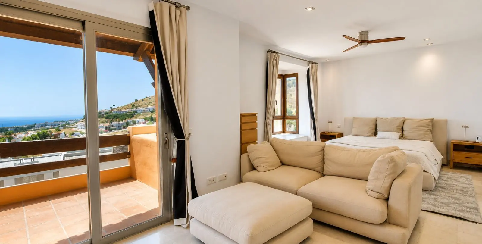 Sale of townhouse in Riviera del Sol 12