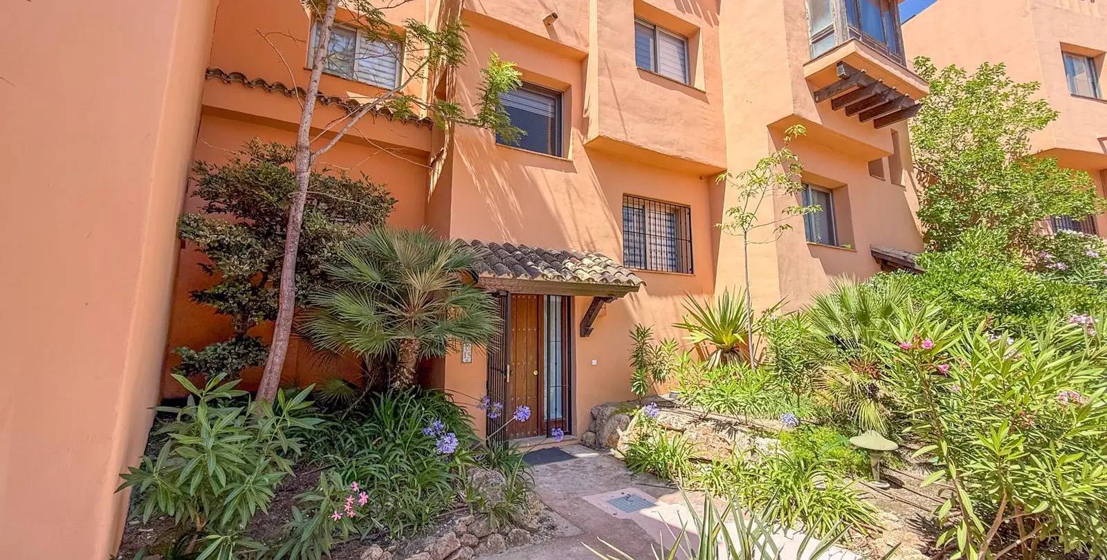Sale of townhouse in Riviera del Sol 28