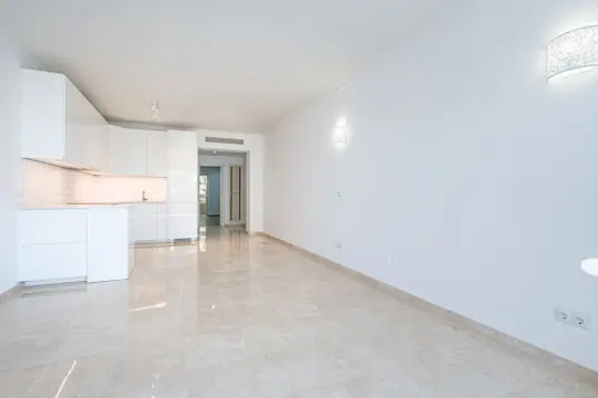 Image 4 thumb