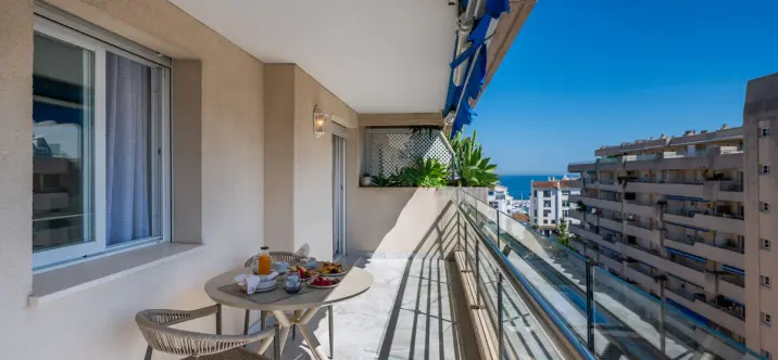 Sale of middle floor apartment in Puerto Banús 0