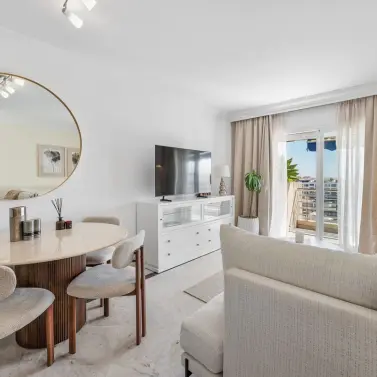 Sale of middle floor apartment in Puerto Banús