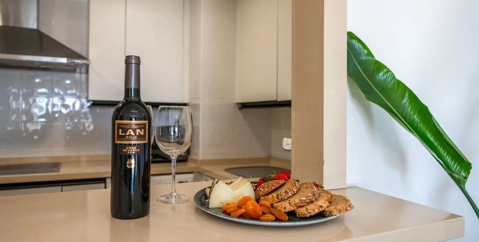 Sale of middle floor apartment in Puerto Banús 24