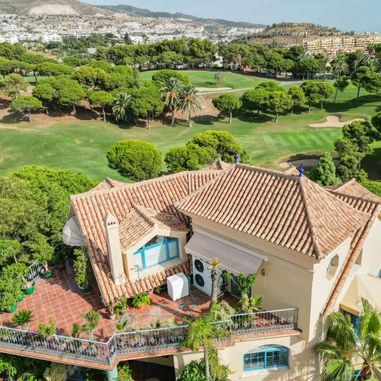 Venta de ático dúplex en Torrequebrada