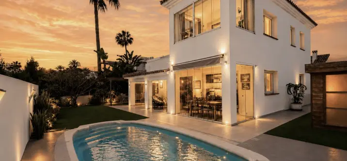 Venta de villa independiente en Estepona 0