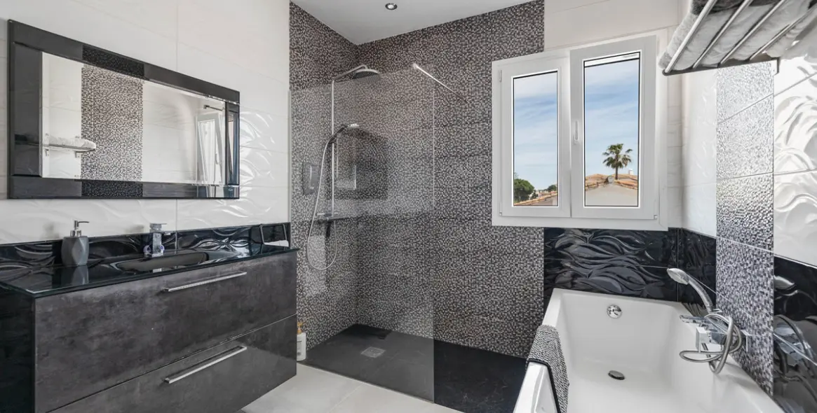 Venta de villa independiente en Estepona 21