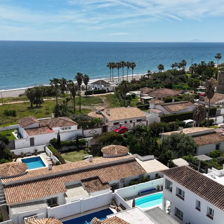 Продажа  отдельно стоящей виллы в Estepona