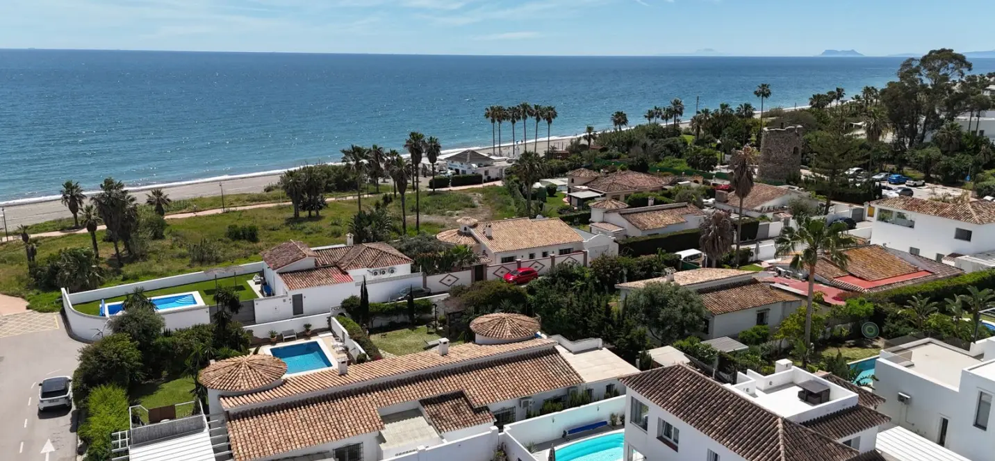 Продажа  отдельно стоящей виллы в Estepona 0