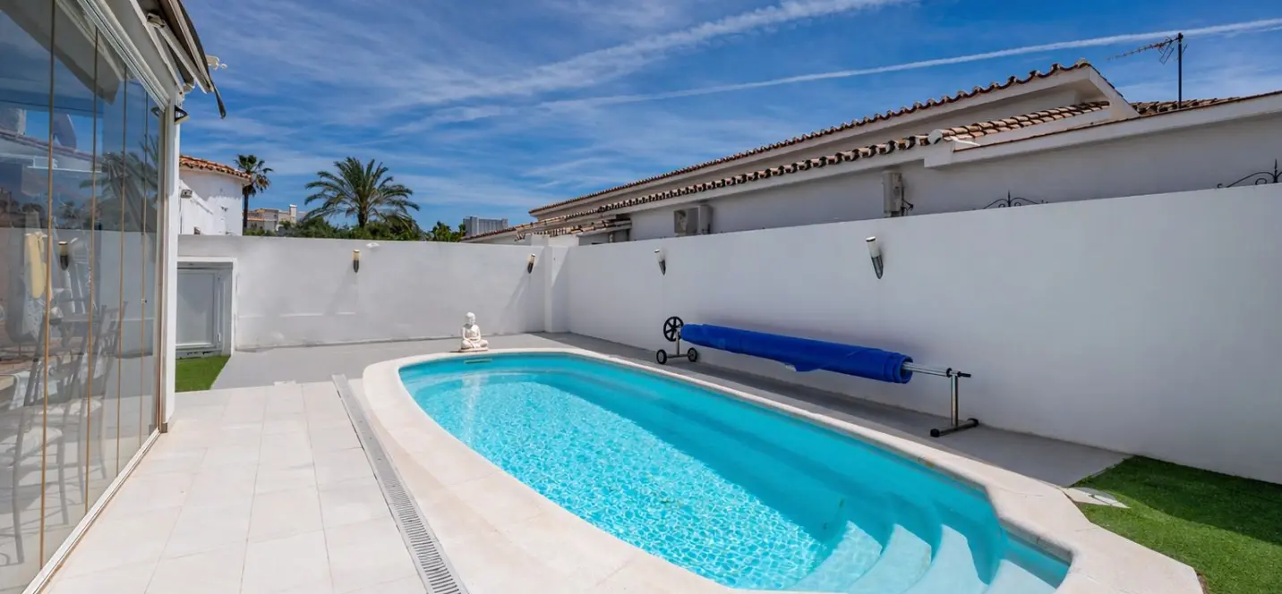 Продажа  отдельно стоящей виллы в Estepona 2